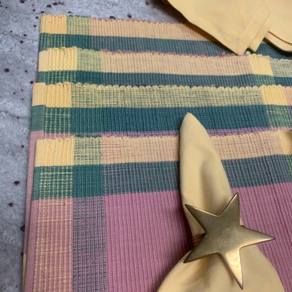 Set of Four Placemats with Four Yellow Cloth Napkins and Brass Star Napkin Rings - Picture 5 of 6